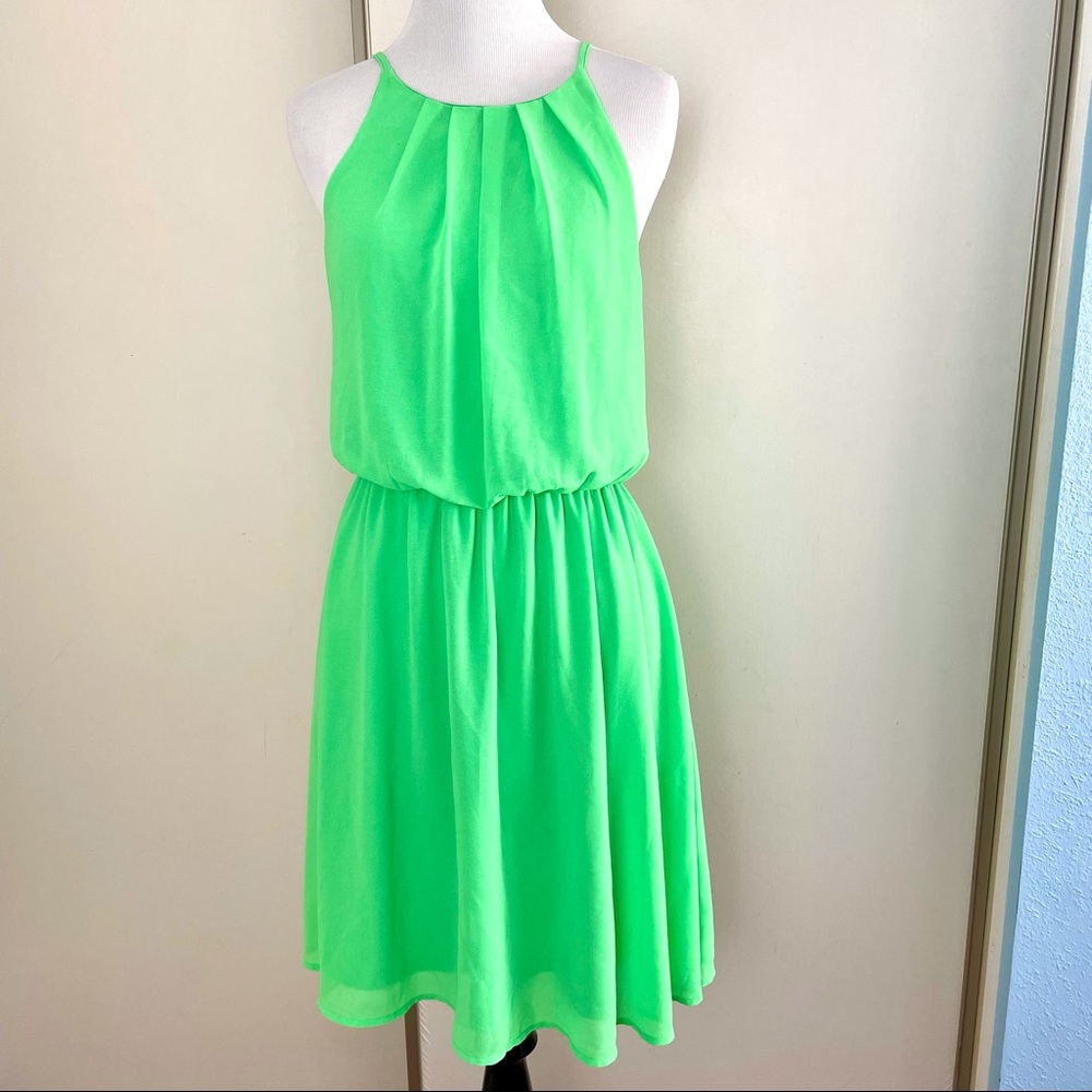 Francesca’s Dress Size Small Green Flowy Pleated Keyhole Back